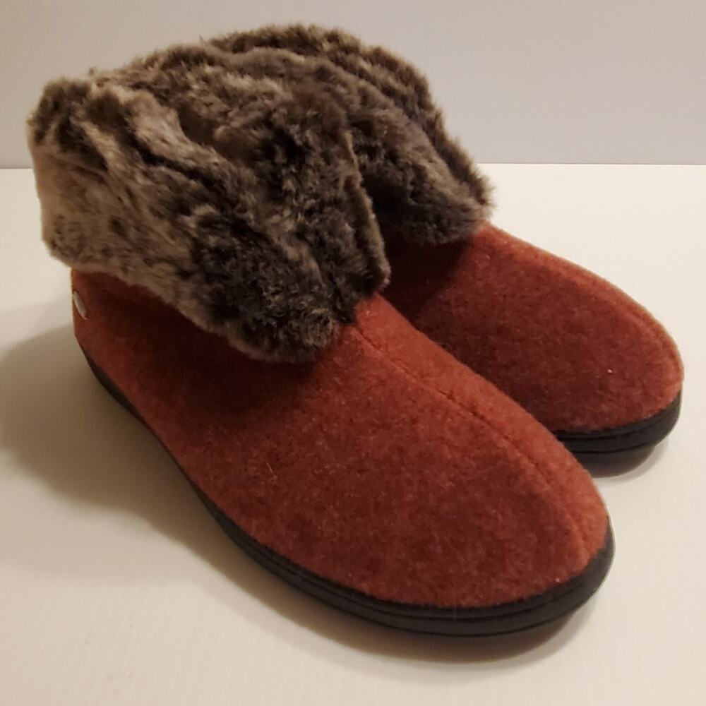 Acorn Women's Cranberry Colored Faux Fur Slippers Booties Size 6.5 - 7.5 Shoes